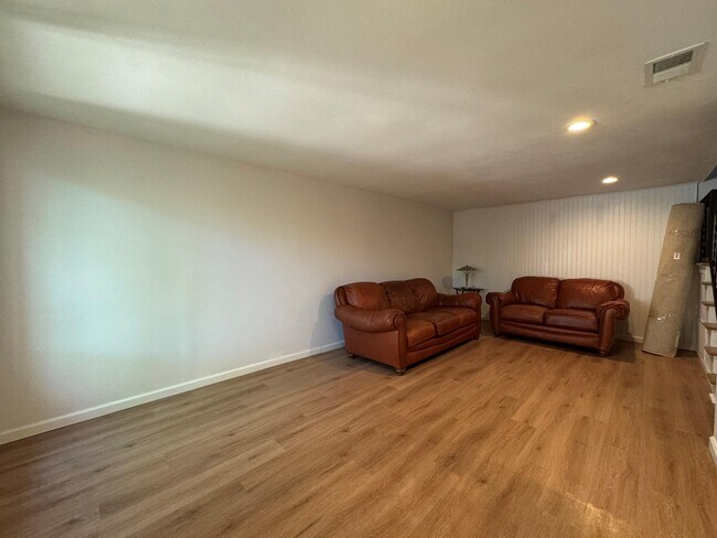 Foto del edificio - 233 Sagamore Hills Dr