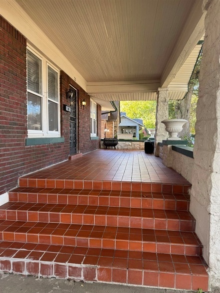 Building Photo - 20 S Auburndale St