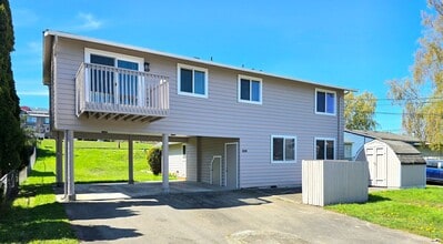 Building Photo - 1421 Pine St