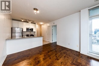 Building Photo - 480 Robson St