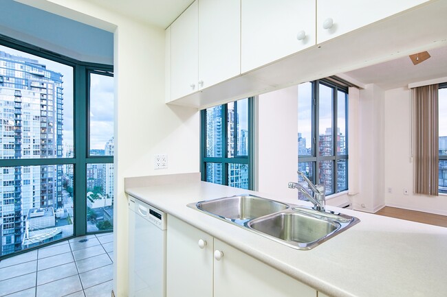 Building Photo - 1804-1188 Howe