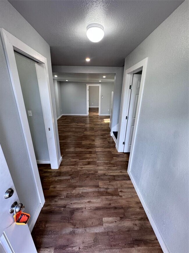 Foto del edificio - 1050 FM970