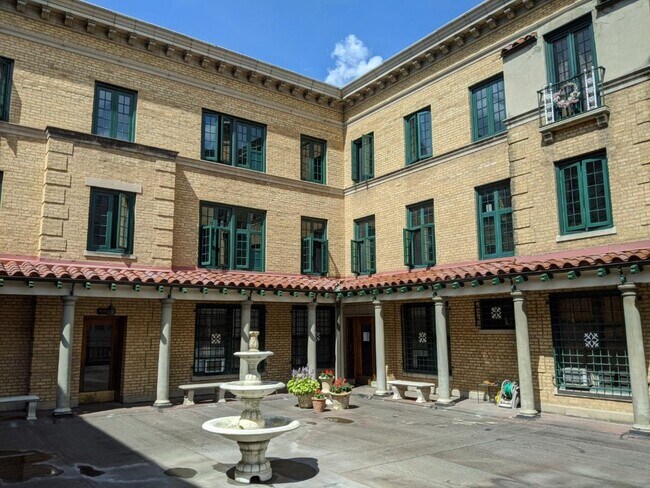 Foto del edificio - 904 Hinman Ave