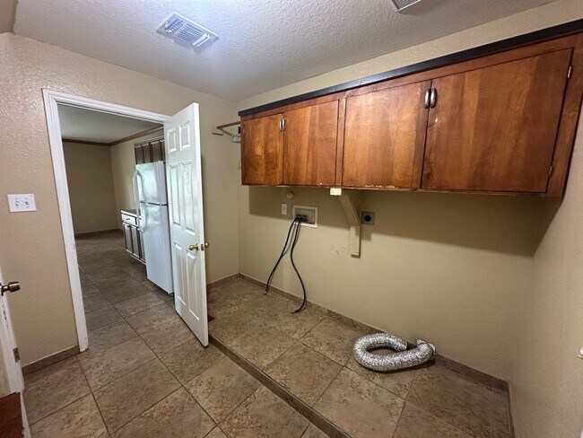 Building Photo - 9426 Santa Fe Ridge