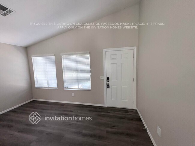 Building Photo - 1551 E Betsy Ln