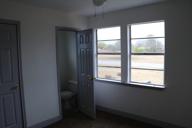 Dormitorio delantero - 2772 El Paso Ave