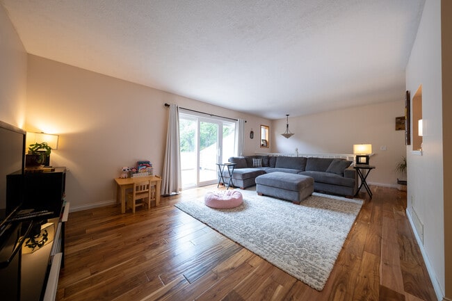 Building Photo - 14210 Hibiscus Ct