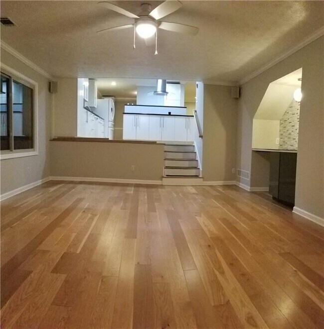 Foto del edificio - 2050 Six Branches Dr