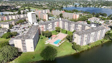 Building Photo - 1750 NE 191st St