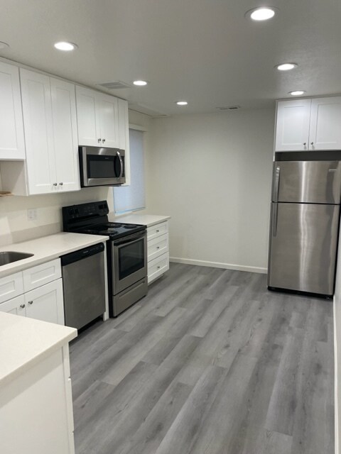 Kitchen - 1816 S Columbia Ln