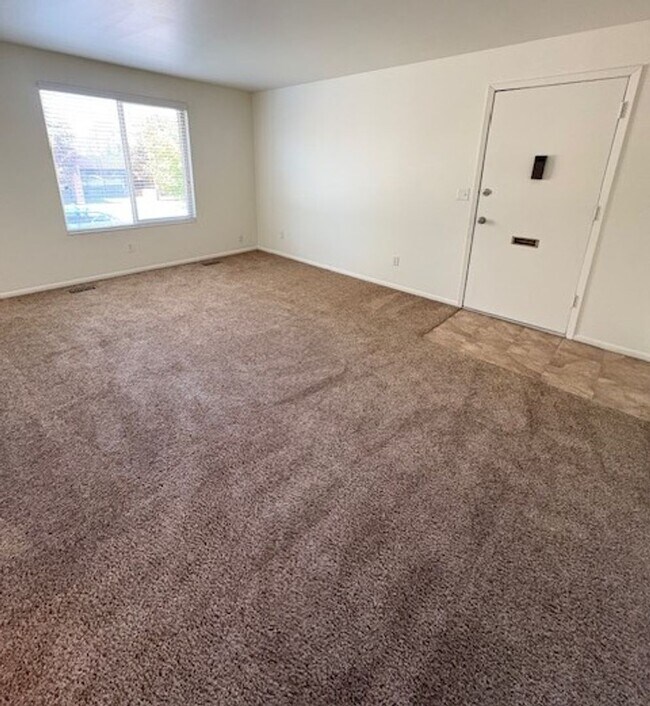 Foto del edificio - 2 Bedroom Apartment in Holladay!