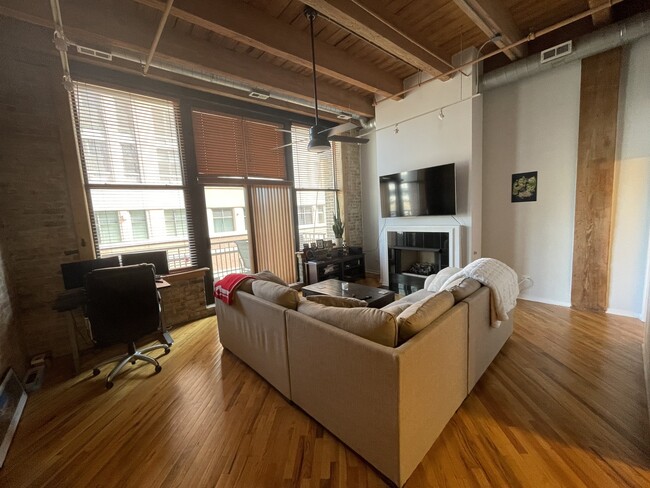 Foto del edificio - 616 W Fulton St