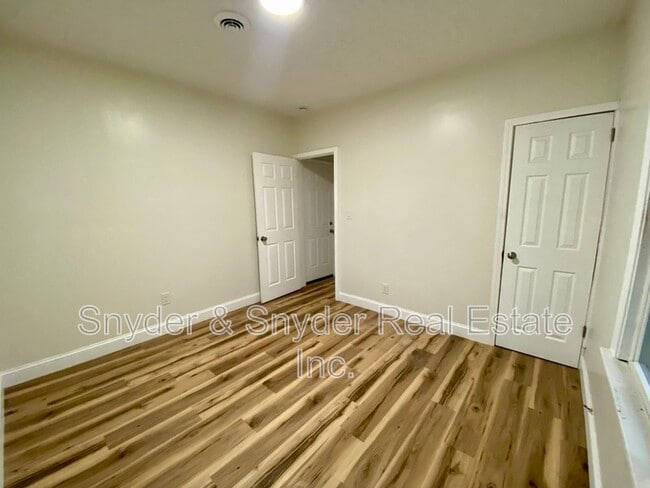 Building Photo - 884 Copley Rd