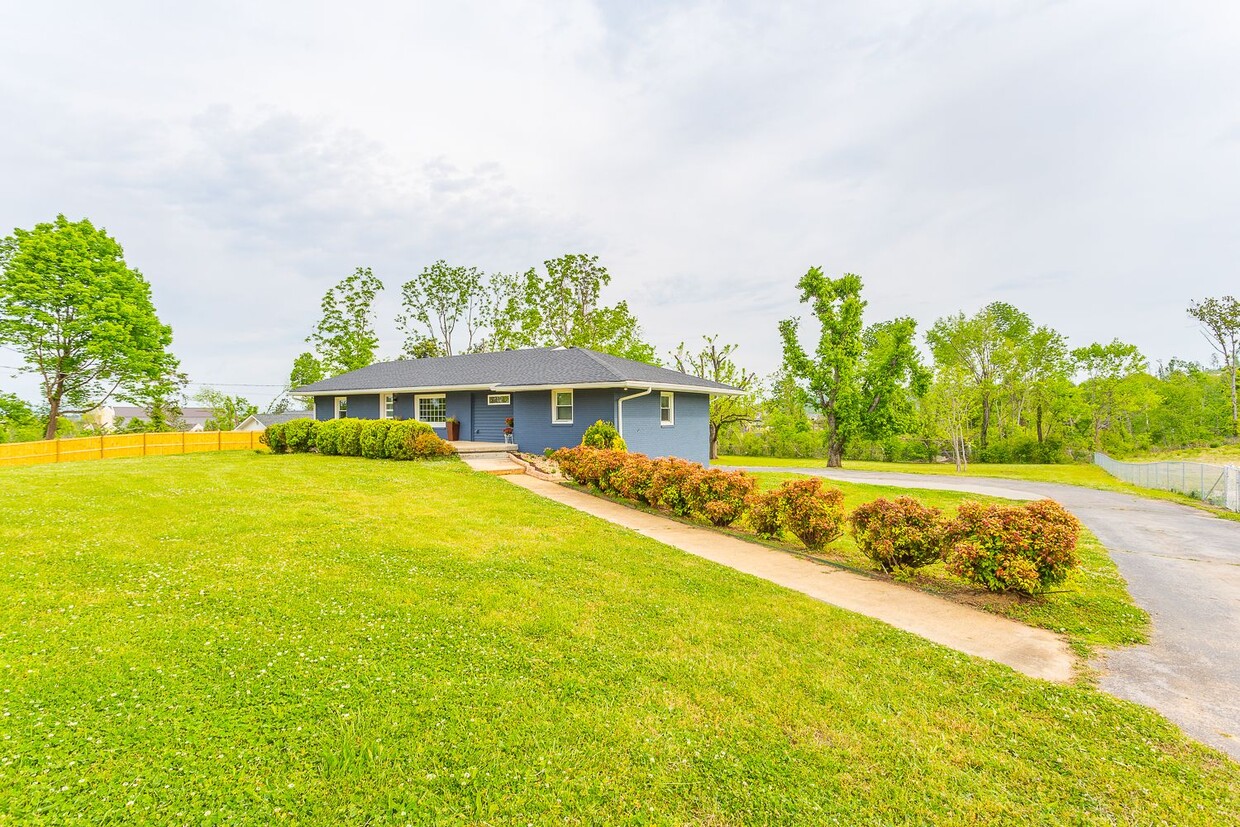 A modern and unique rental! - 8011 Shallowford Rd