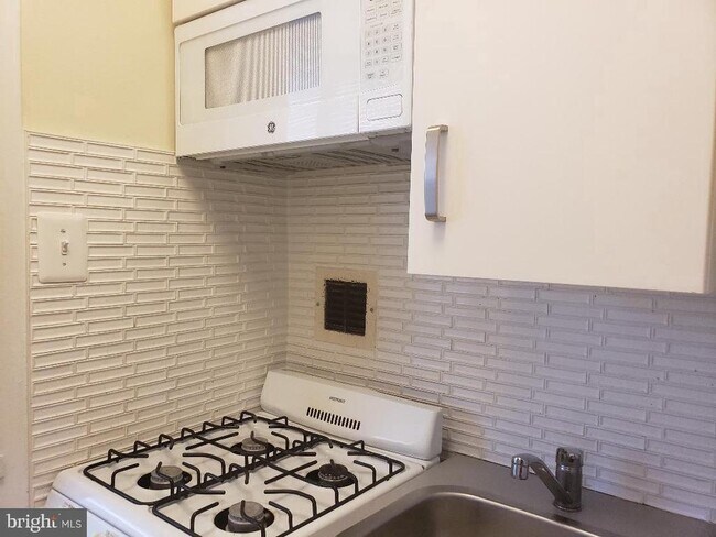 Building Photo - 1111 Arlington Blvd