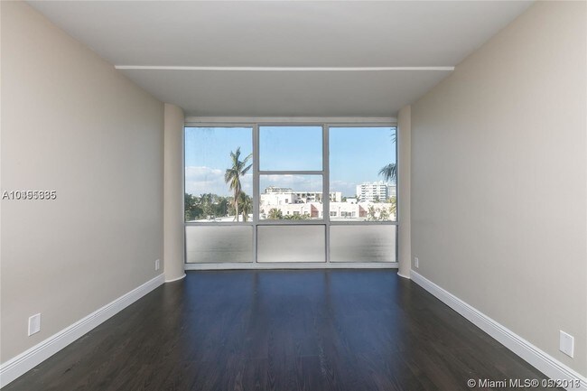 Building Photo - KING COLE CONDO