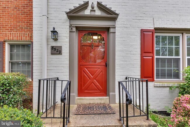 Foto del edificio - 8529 Lakinhurst Ln