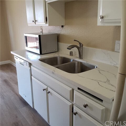 Foto del edificio - 17572 Vandenberg Ln