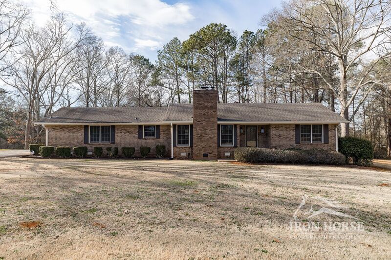 Primary Photo - 2591 Clotfelter Rd