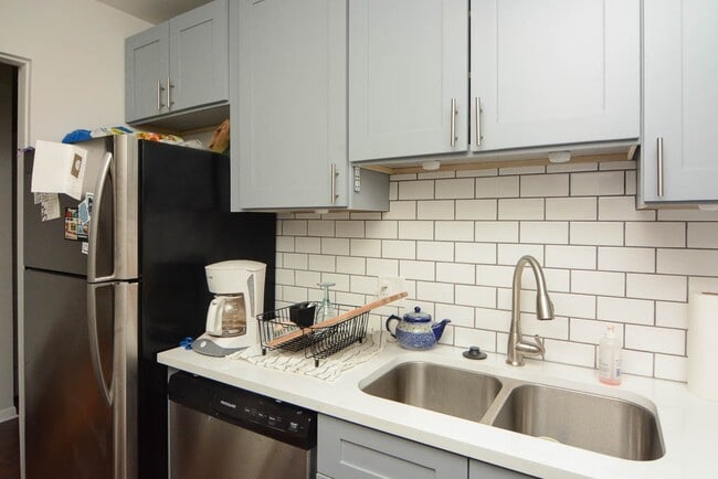 Foto del edificio - 7319 N Rogers Ave