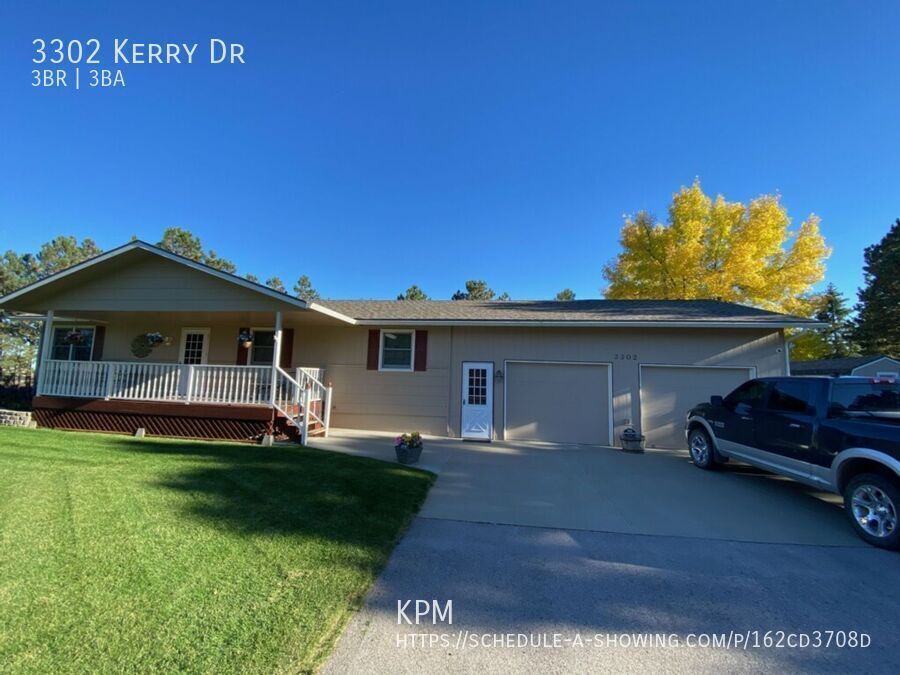 Primary Photo - 4 BED | 3 BATH | 2 STALL GARAGE | PINEWOOD...