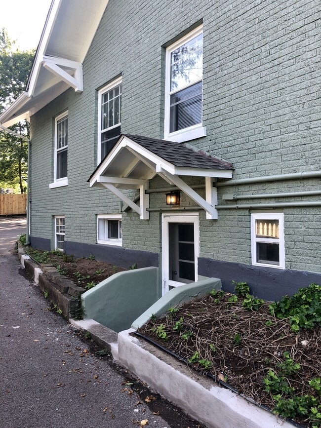 Building Photo - 1207 Richmond Rd