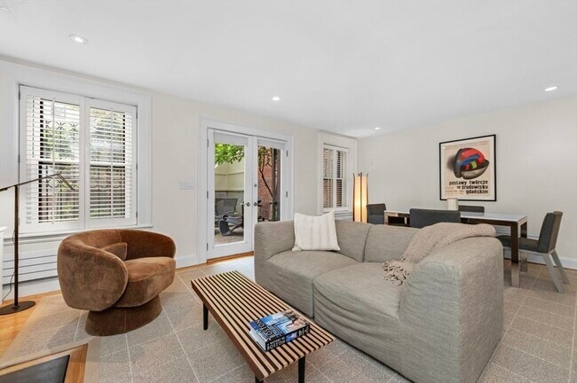 Building Photo - 342 Marlborough St