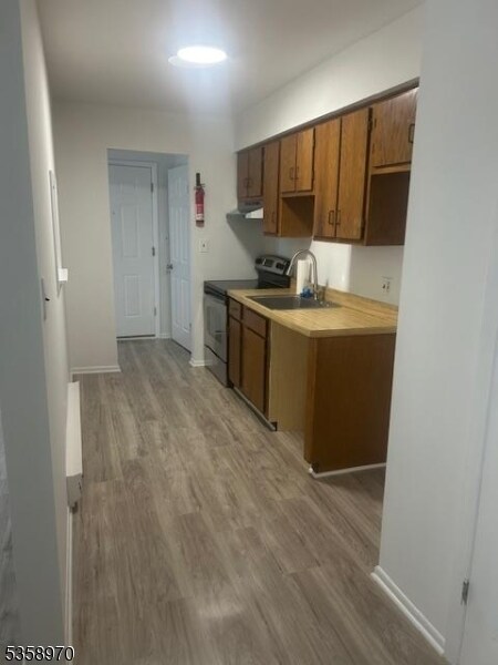 Foto del edificio - 362 Rutherford Ave