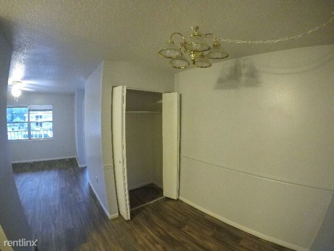 Building Photo - 4810 busch Blvd