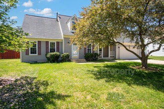 Building Photo - 7826 Fordson Rd