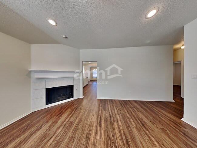 Building Photo - 2112 Sophie Lane