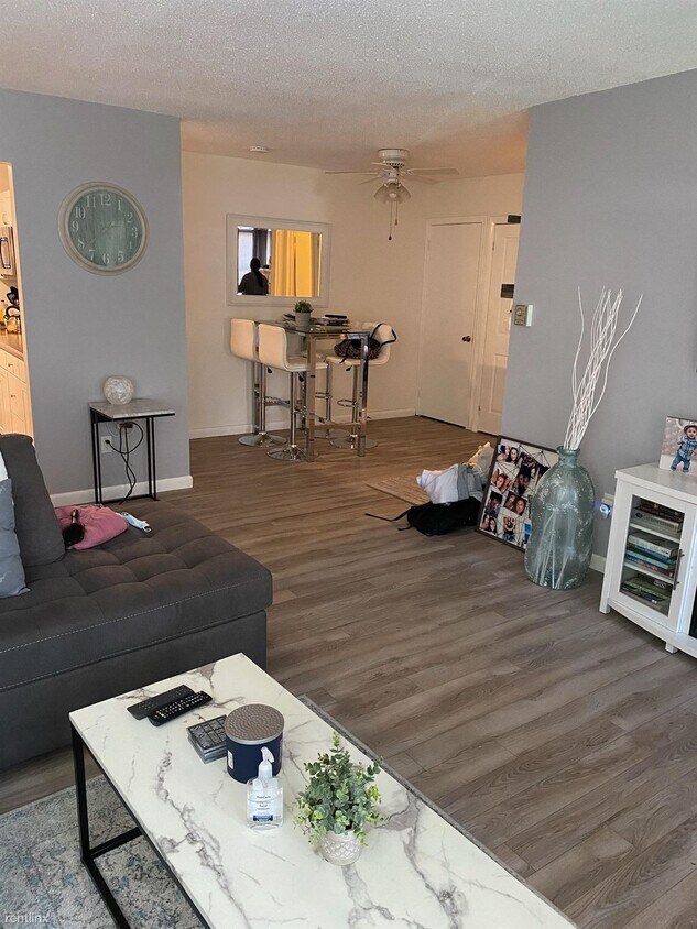 Foto principal - 1 br, 1 bath Condo - Pine Ridge Condominiums