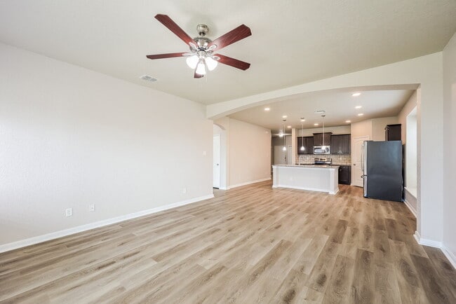 Building Photo - 11346 Charismatic