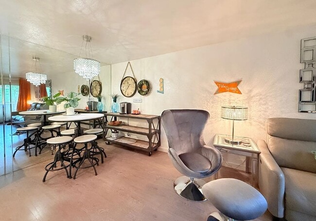 Foto del edificio - 680 N Ashurst Ct