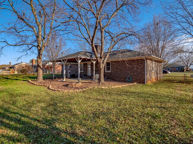 Foto del edificio - Available end of January.