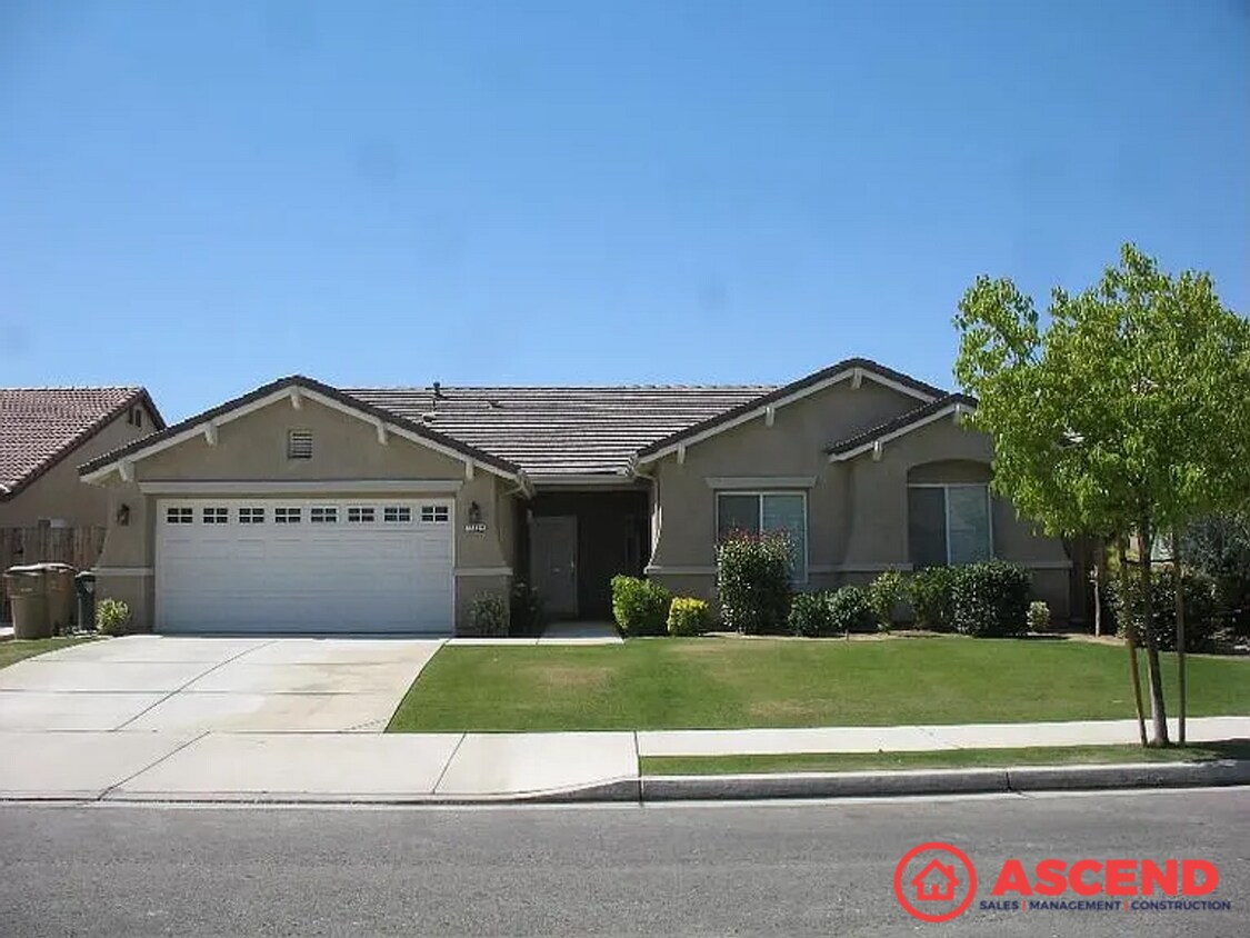 Primary Photo - Stunning 4 Bedroom Off Snow Rd and Jewetta...