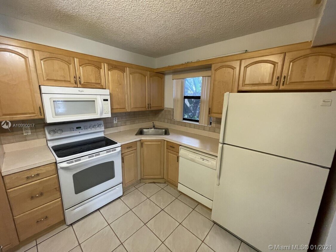 Primary Photo - 3863 Cocoplum Cir