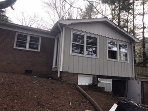 Building Photo - 300 N Hampton Rd