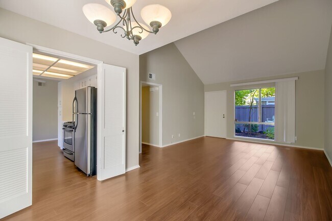 Foto del edificio - Rare Rental Opportunity in a Prime Los Gatos Location!