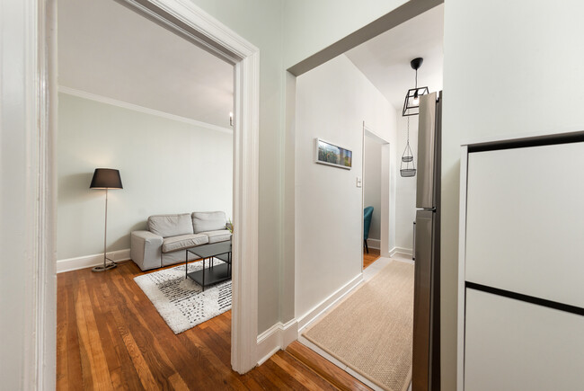 Foto del edificio - 1711 35th St NW