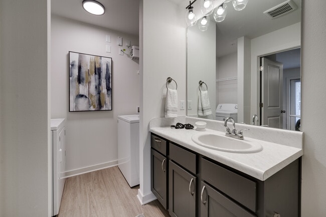 Building Photo - Brentwood Apartments