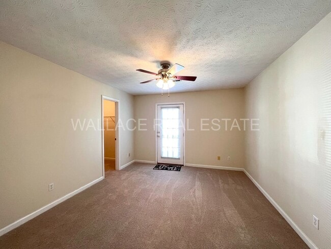 Building Photo - SITUATED IN HALLS IN CROSSROADS NORTH...3 ...