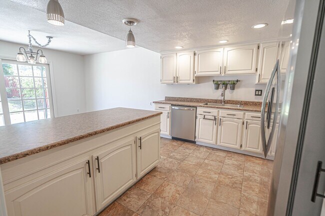 Building Photo - 27020 Rio Pecos Dr