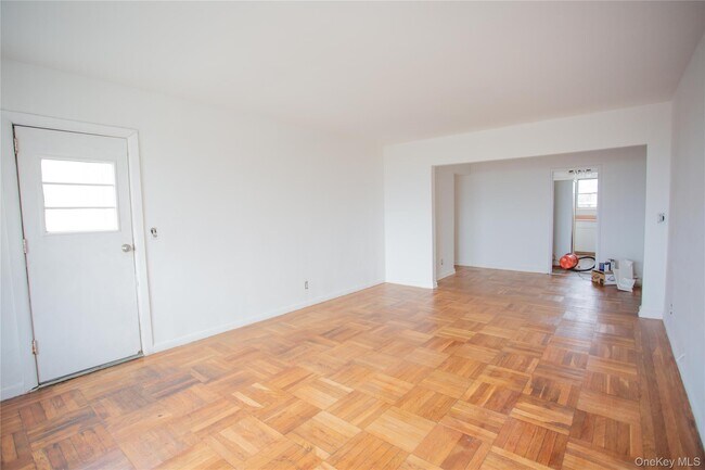 Foto del edificio - 345 Shore Rd