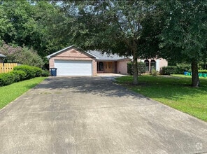 Building Photo - 704 Hidden Oaks Dr
