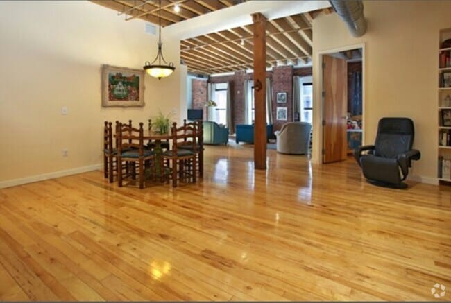 Building Photo - 111 Beach St