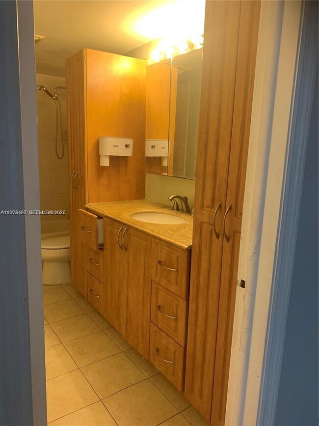 Foto del edificio - 4222 Inverrary Blvd