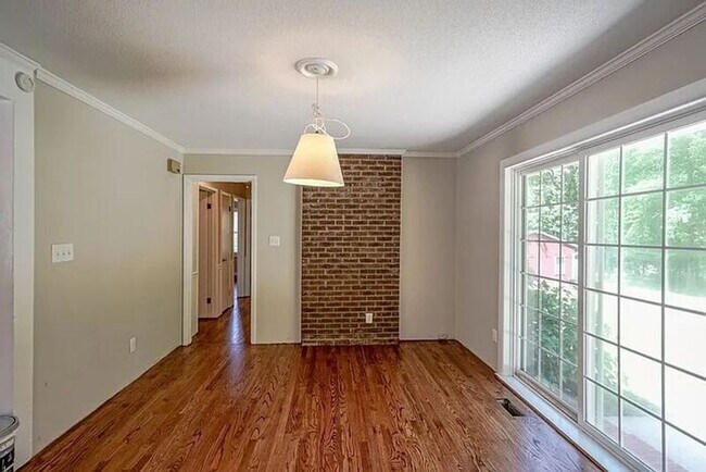 Foto del edificio - 112 Old Meadowbrook Dr
