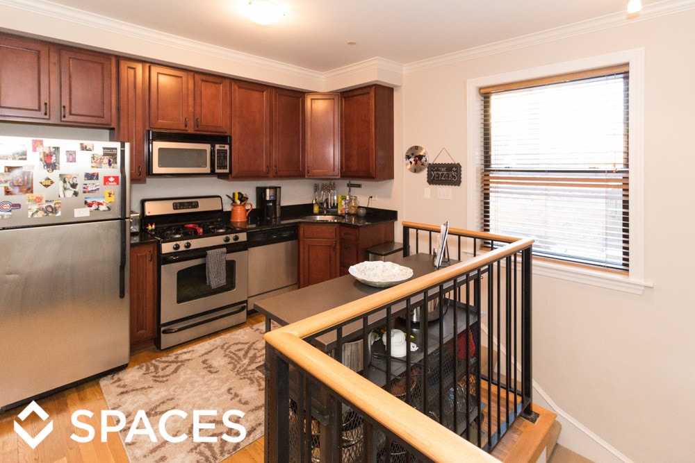 Primary Photo - 560 W Deming Pl