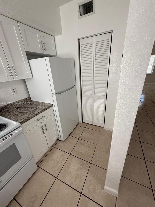 Foto del edificio - 228 NW 84th St